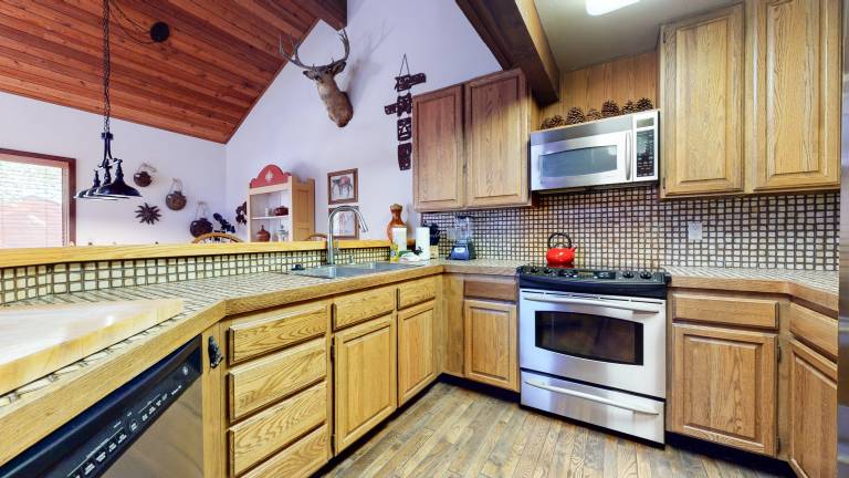 House with jacuzzi, grill & patio — photo 3
