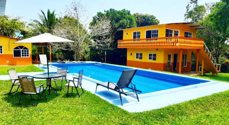 Lovely vacation home with pool, yard & terrace | Dogs allowed in Veracruz