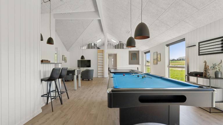 Vacation home with yard, private pool & jacuzzi — photo 4