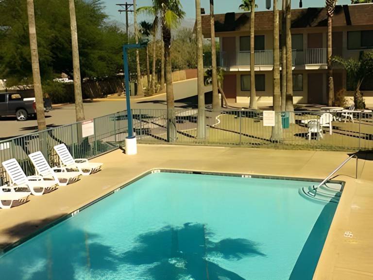 Stone Inn Extended Stay U of A — photo 5