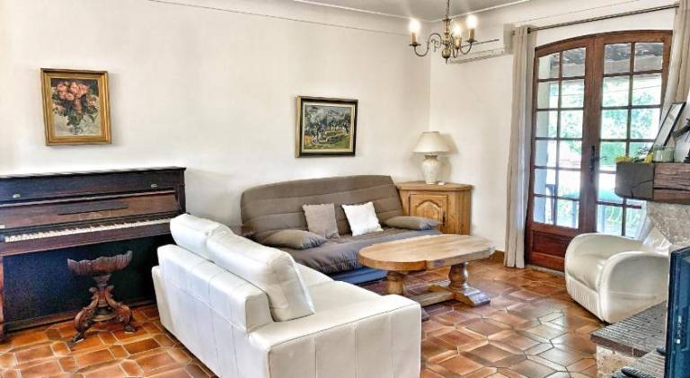 Fully equipped wonderful vacation home with patio, hot tub & garden | Pets are welcome — photo 2