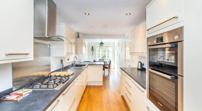 Boundary by Alt-Stay Contractor Accommodation - 5 Bed Detached Contractor Home With Parking, Wi-Fi & — photo 3