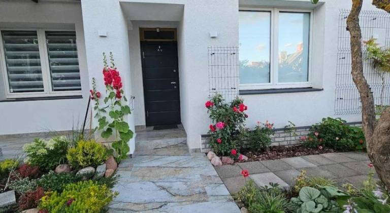 Holiday apartment with BBQ, yard & patio — photo 5