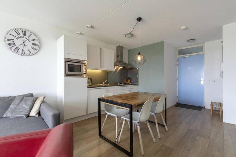 Apartment with patio & garden — photo 4