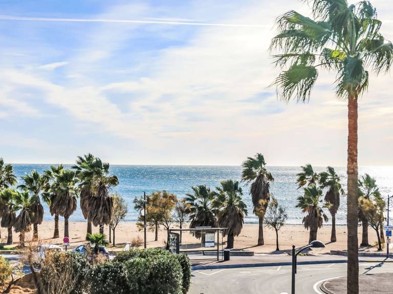 Family-friendly wonderful apartment with patio & pool | Sea view | Next to the beach | Pets allowed — photo 3