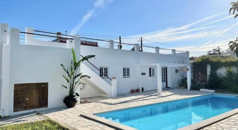 Fully equipped villa with garden, private pool & terrace | Good for workation | Pets allowed in Leiria