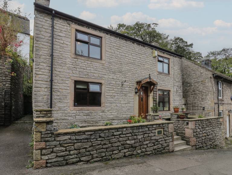 Cottage with garden in Derby