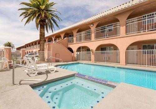 Days Inn by Wyndham Bullhead City — photo 3