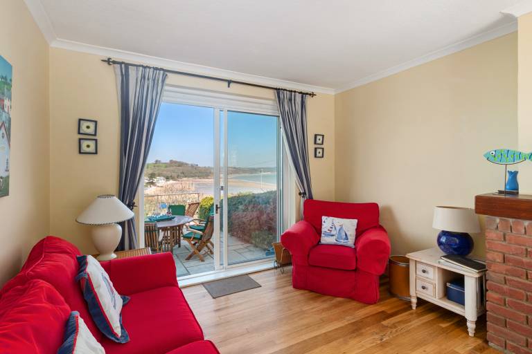 Child-friendly cottage with grill, terrace & yard | Panoramic view | Beach nearby | Pets are welcome — photo 4