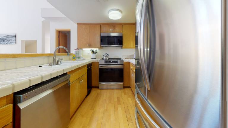 Snowcreek V 880 Great Views, Beautiful Complex Location, Bright with Private Washer Dryer — photo 3