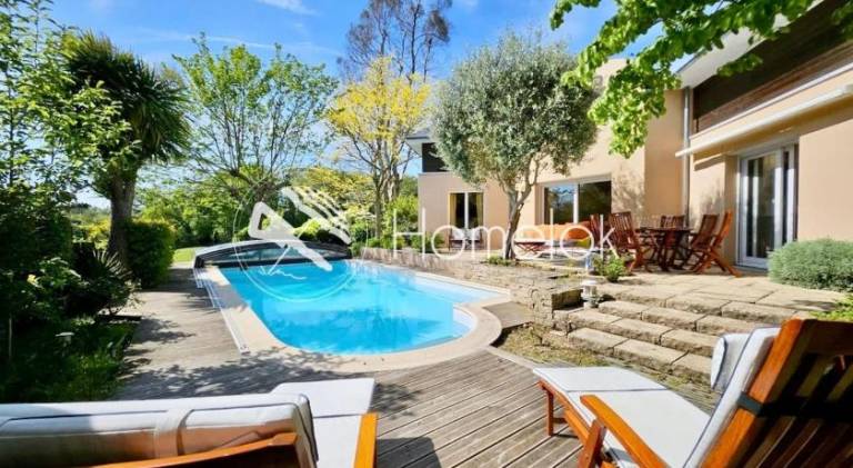 Beautiful vacation home with pool | Pets allowed in Pontivy