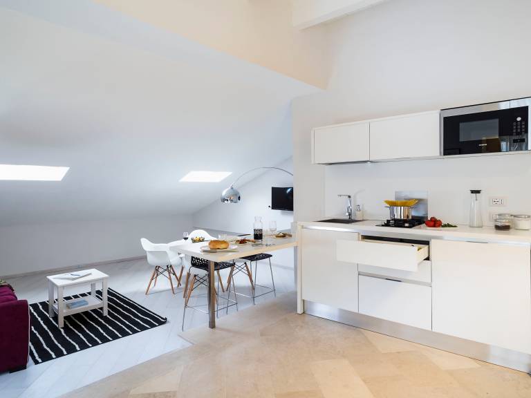 'Re Federico Attico' Apartment with Private Terrace, Wi-Fi and Air Conditioning — photo 5