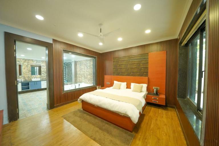 Jal Room-1BR Basement Pool &Jacuzzi By Sundowner in Dehradun