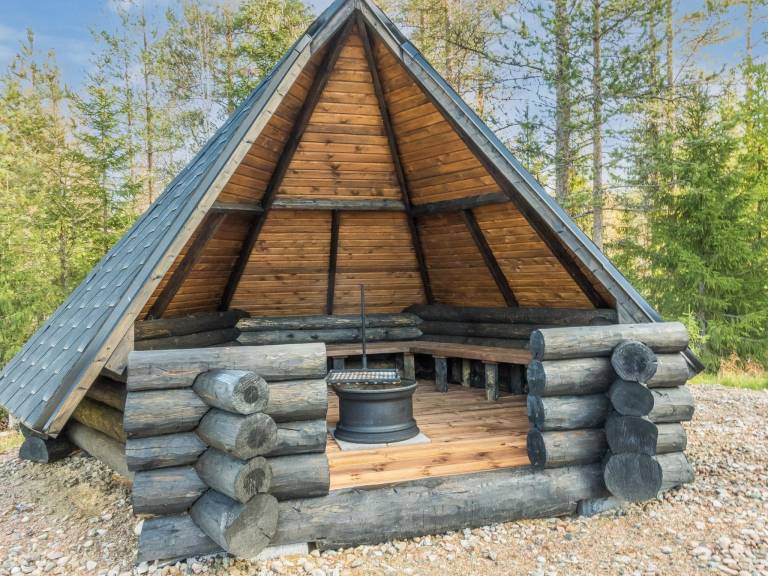 Vacation home with sauna & patio — photo 5