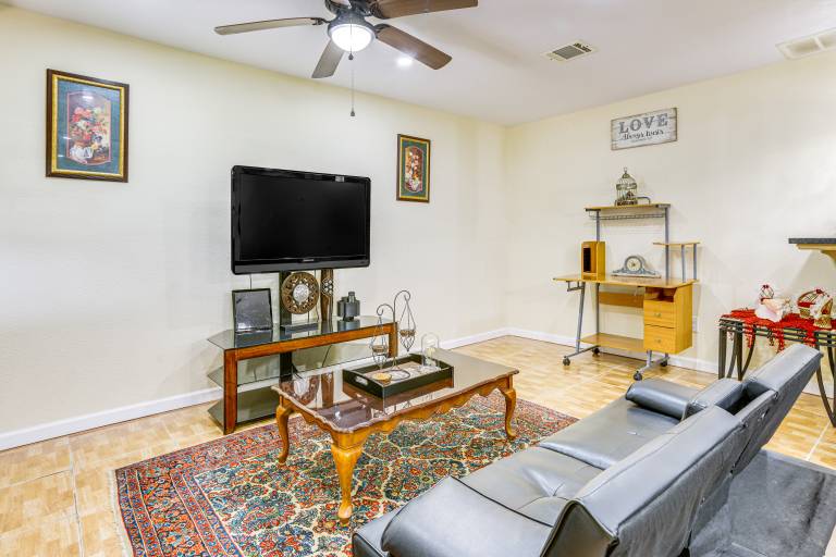 7 Mi to Dtwn Houston Family Home w Patio & Yard