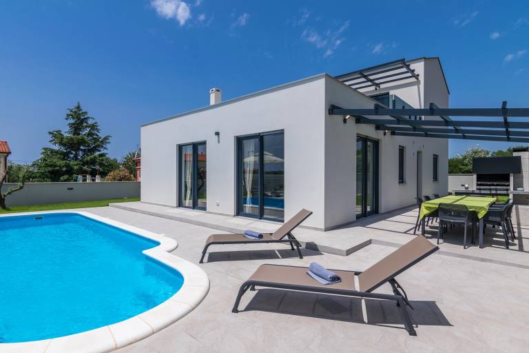 Fully equipped pleasant villa with grill, garden & patio | Pets allowed — photo 4