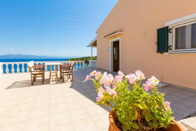 Studio 'Dolphin Villa 3' with Sea View, Wi-Fi and Air Conditioning — photo 2