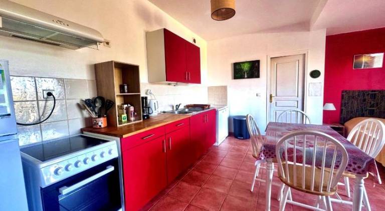 Holiday apartment with pool — photo 4