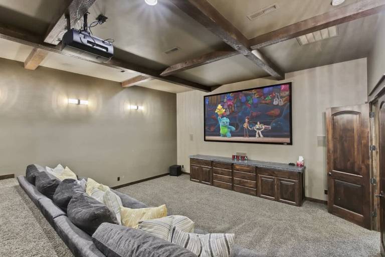 Vacation home with hot tub, barbeque & garden | Perfect for remote work — photo 3