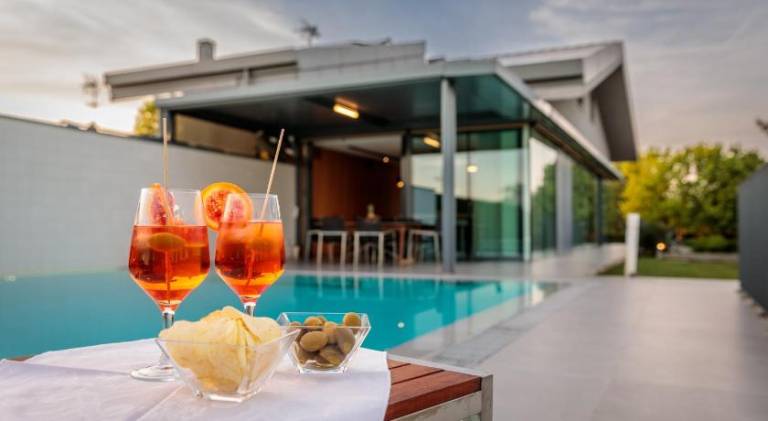 Villa with pool & hot tub in Pontelongo