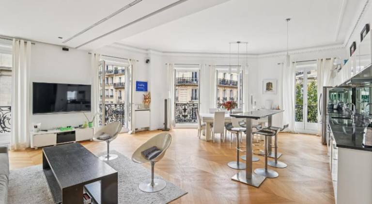 Holiday apartment with terrace in Puteaux