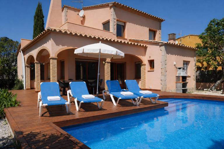 Villa with terrace, BBQ & private pool — photo 3
