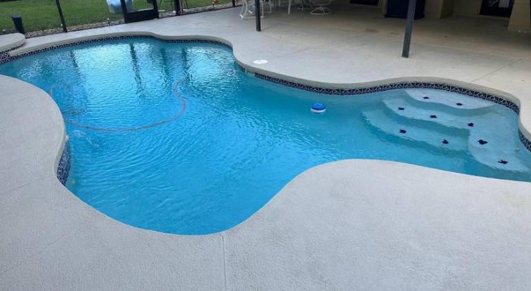 Vacation home with pool — photo 5