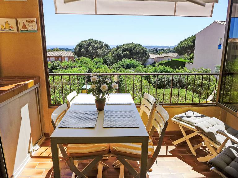 Fully equipped charming rental apartment with pool & patio | Sea view | Pets allowed — photo 2