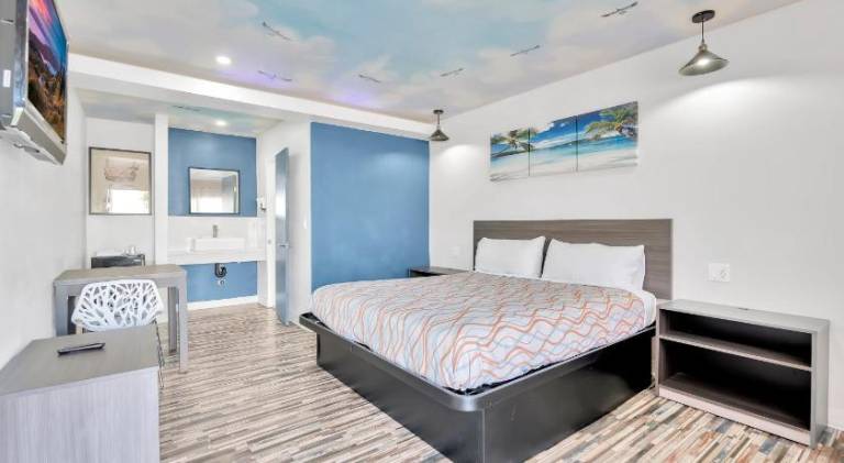 Tradewinds Motel