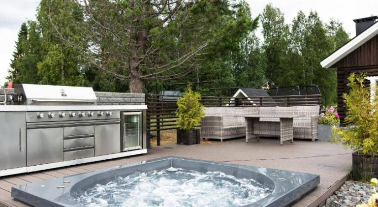 Rental apartment with hot tub — photo 2