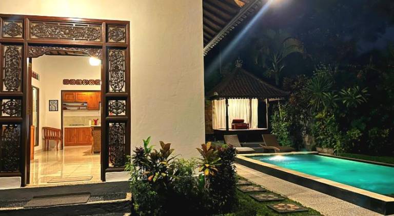 Villa with terrace, yard & private pool — photo 4