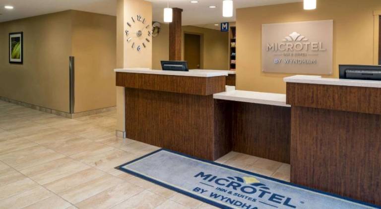 Microtel Inn & Suites by Wyndham Red Deer — photo 3