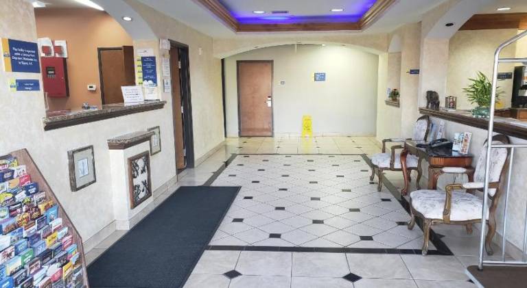 Days Inn & Suites by Wyndham Cleburne TX — photo 5
