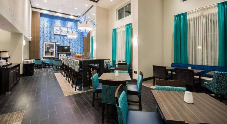 Hampton Inn & Suites Orlando at Seaworld — photo 5
