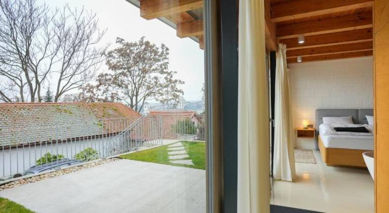 Villa with yard & terrace | Pet-friendly — photo 4