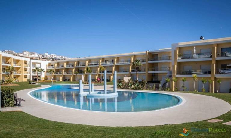 Holiday apartment with pool, yard & barbeque in Albufeira