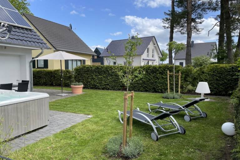 Vacation home with yard, sauna & grill — photo 4
