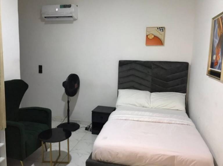 Holiday apartment with barbecue, garden & pool | Perfect for remote work in Lagos