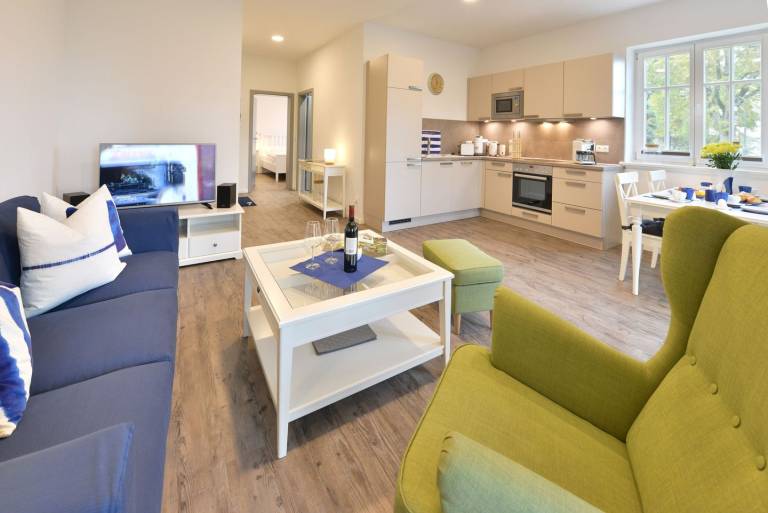 Komfortable Ferienwohnung Blaues Haus App. 1 mit Meerblick und Terrasse in Bergen auf Ruegen