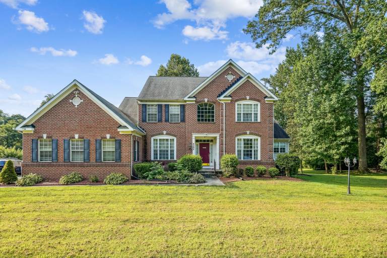 Vacation home with yard in Gaithersburg, MD