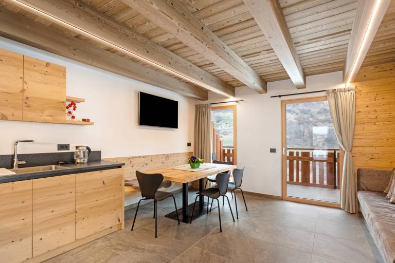 Fully equipped holiday apartment with garden, fast internet & terrace | River view | Pet-friendly in Vermiglio