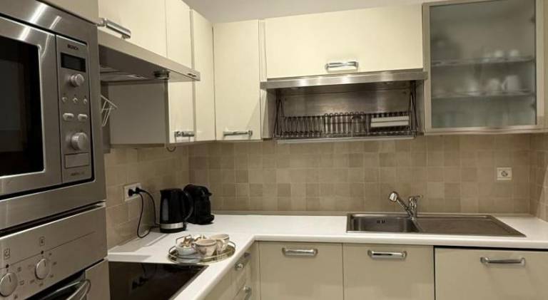 Central Champs Elysee - High Luxury 2 Bedroom Apartment — photo 4
