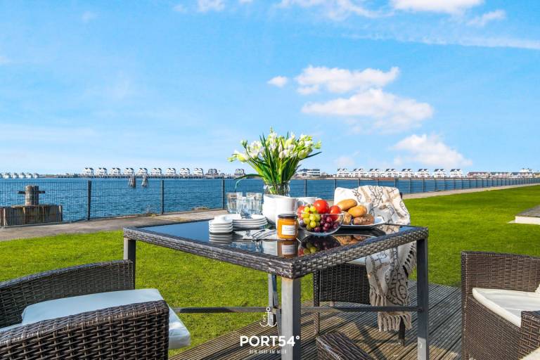 Sonnenlicht - First row by the water, ground floor, sauna, whirlpool tub, in Flensburg