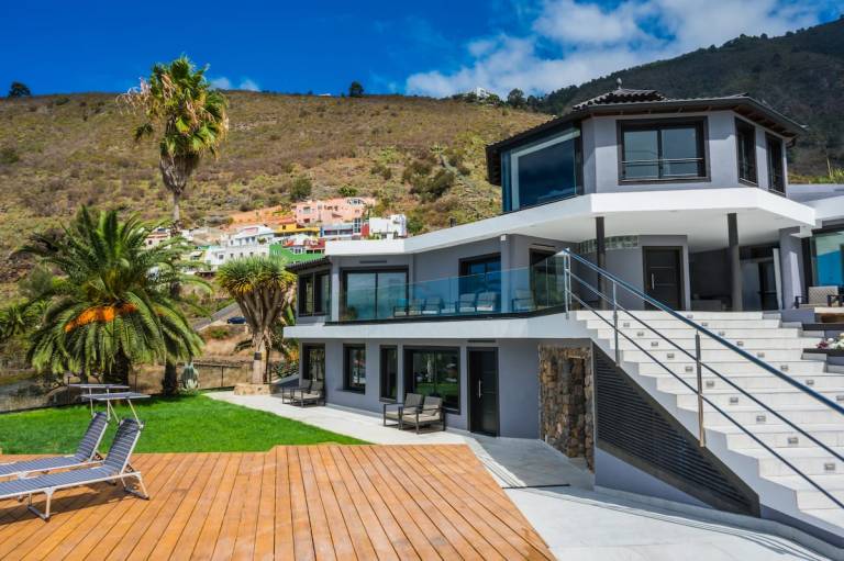 Villa Crone Apt 4 mit 2 Infinity Pools & Jacuzzi