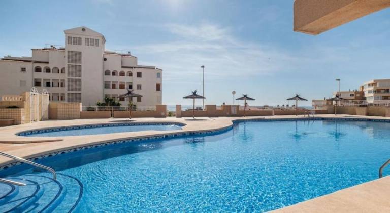 Holiday apartment with pool in Elche