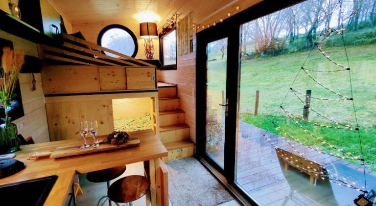Chalet with hot tub | Pets allowed — photo 2