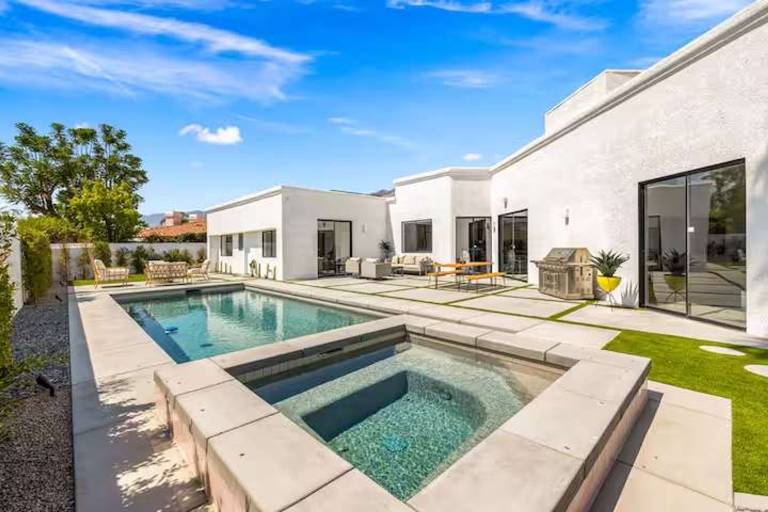 The Lighthouse Monthly 4 bd 4 bth Pool Spa