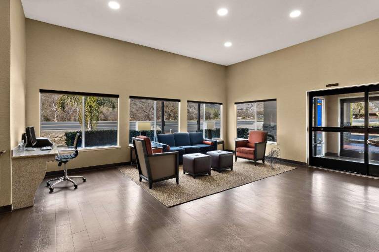 Comfort Inn & Suites Sequoia Kings Canyon — photo 3