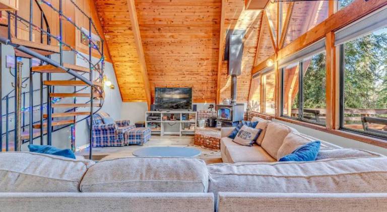 3BR Tahoe Cabin in the Trees with Hot Tub — photo 4