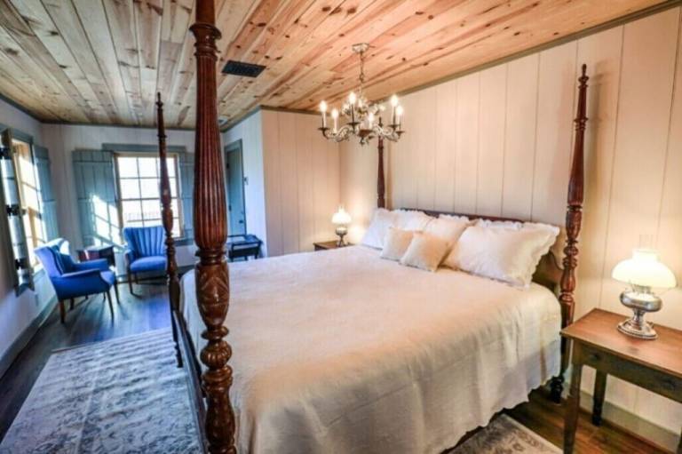 Bed and breakfast  Staunton